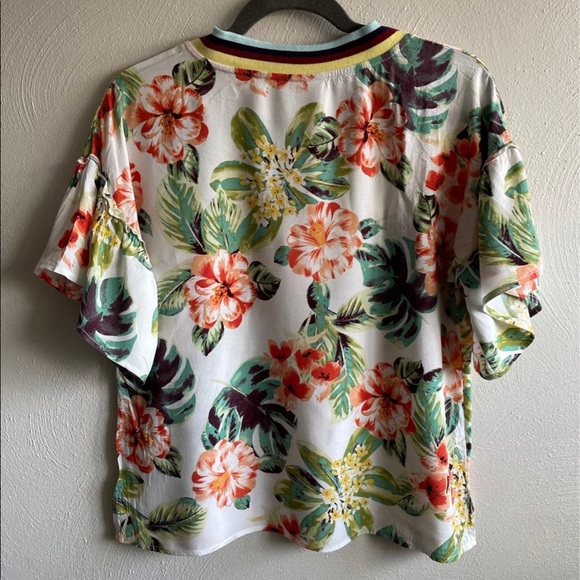 Hawaiian Floral Short Sleeve Flowy Top Size M - Picture 2 of 7
